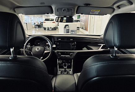 интерьер KGM Korando White, Dream 1.5T AWD AT6 (163 л.с.)