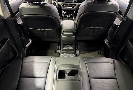 интерьер KGM Korando Gray, Dream 1.5T AWD AT6 (163 л.с.)