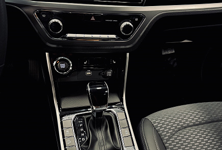 интерьер KGM Korando White, Dream 1.5T AWD AT6 (163 л.с.)